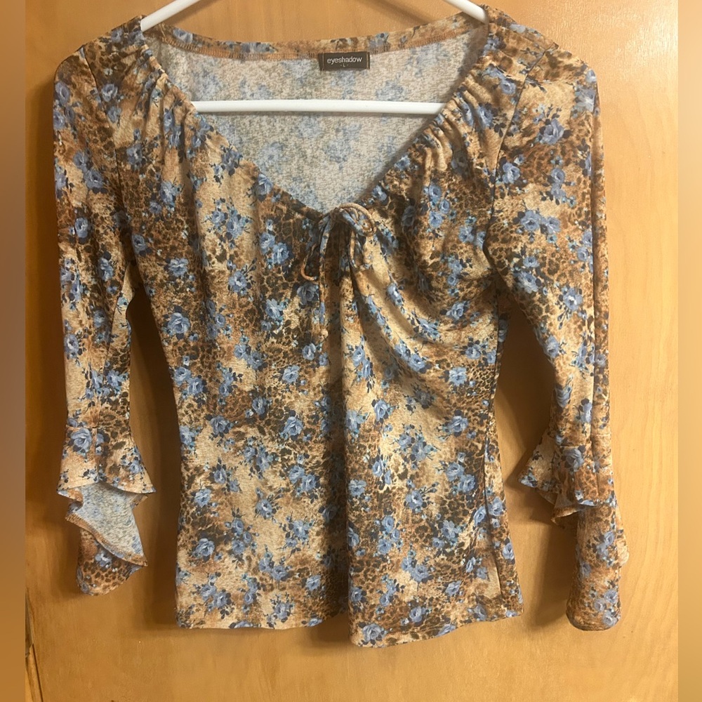 S*A*L*E! 1-DAY Only! EYESHADOW Symphony Floral Top in Beige and Blue, EUC (PM7)